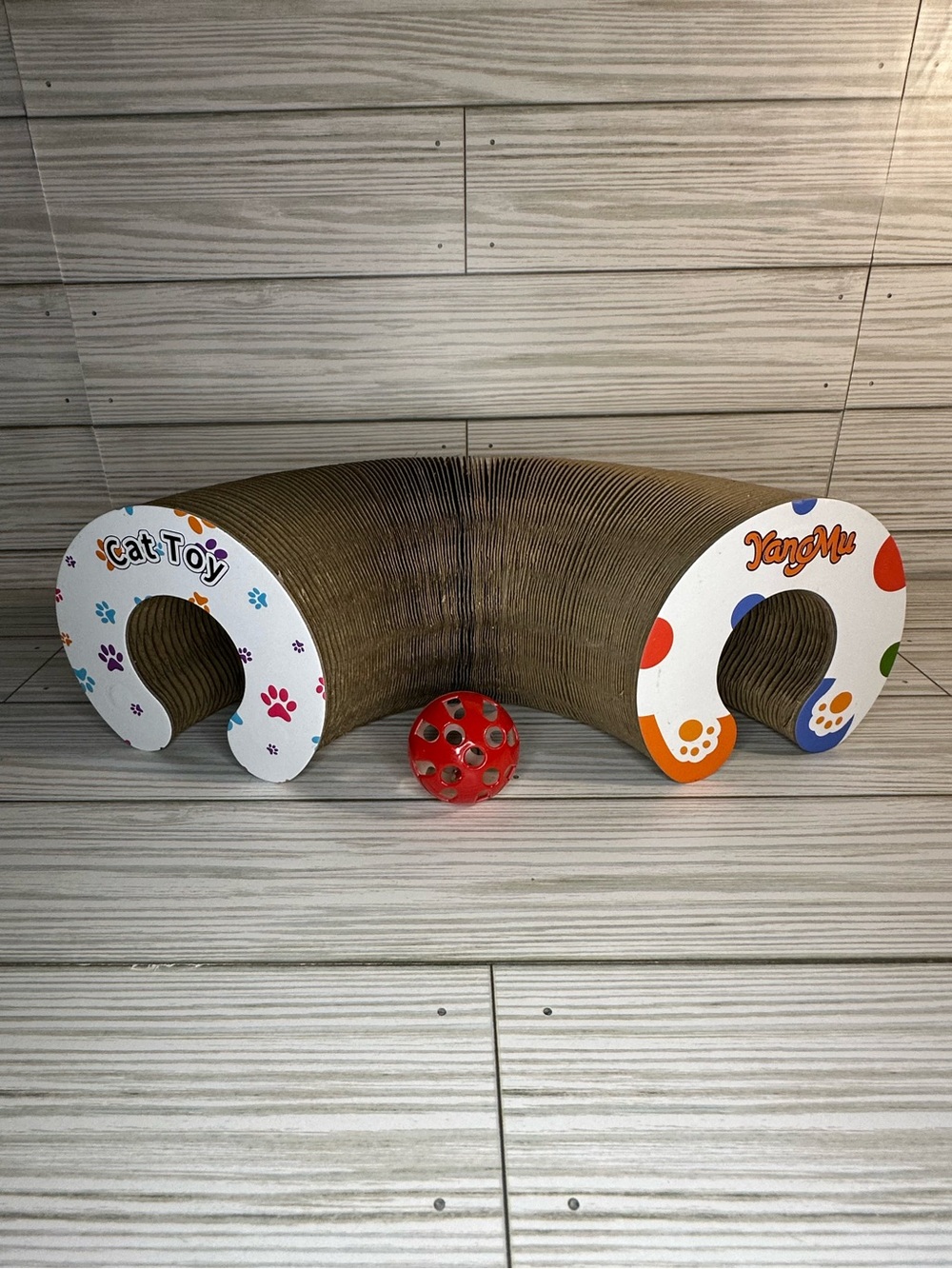 Interactive Curved Cardboard Cat Toy with Red Play Ball Entertainment
